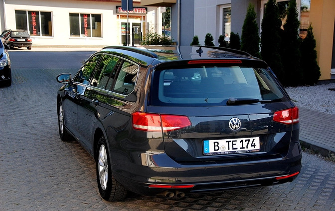 Volkswagen Passat cena 52900 przebieg: 228000, rok produkcji 2015 z Lidzbark małe 67